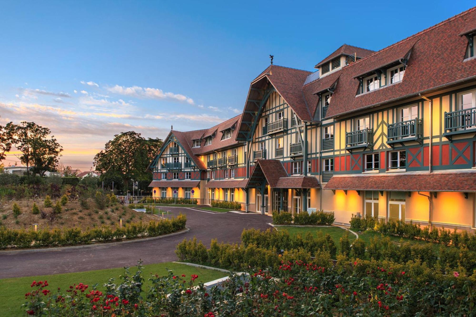 Renaissance Paris Hippodrome De St. Cloud Hotel Rueil-Malmaison Esterno foto