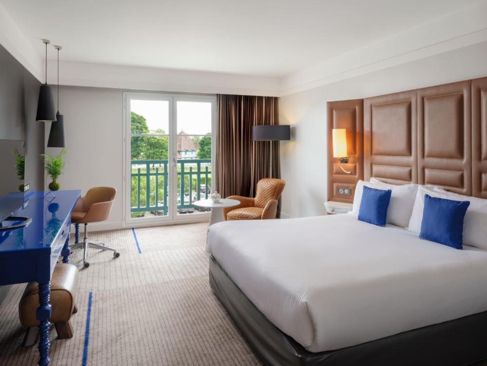 Renaissance Paris Hippodrome De St. Cloud Hotel Rueil-Malmaison Esterno foto