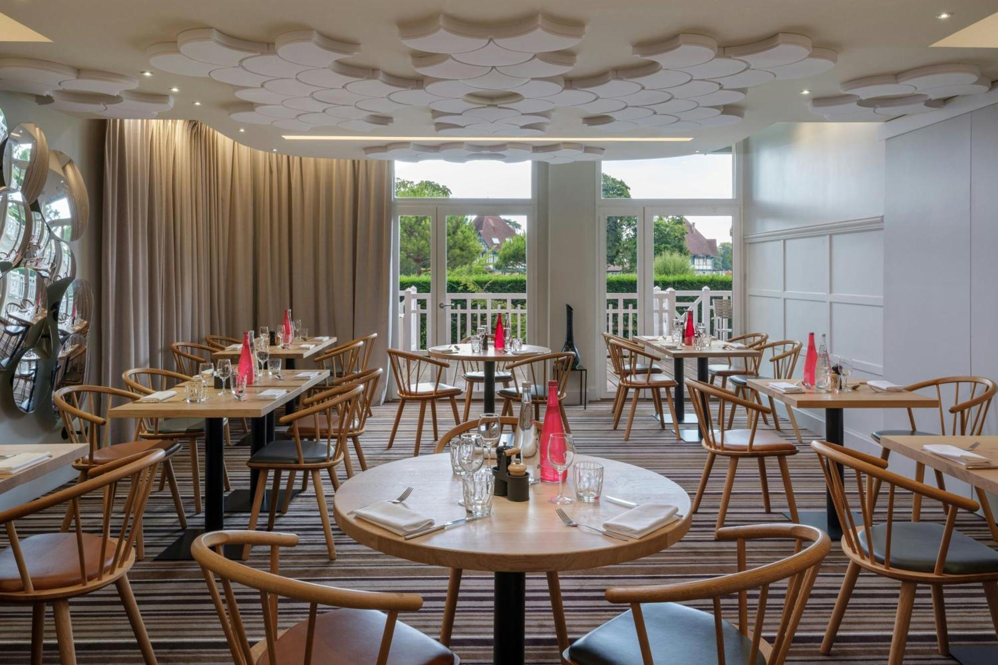 Renaissance Paris Hippodrome De St. Cloud Hotel Rueil-Malmaison Esterno foto
