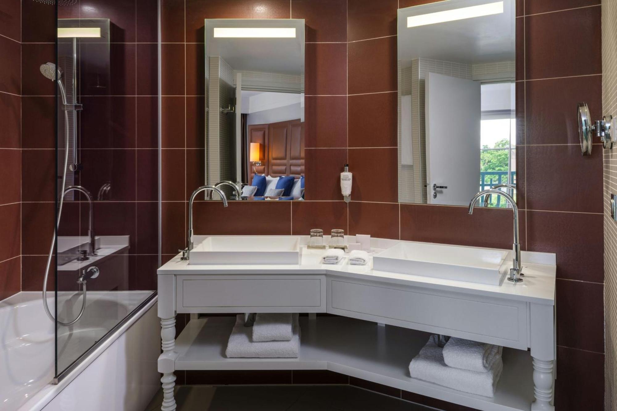 Renaissance Paris Hippodrome De St. Cloud Hotel Rueil-Malmaison Esterno foto