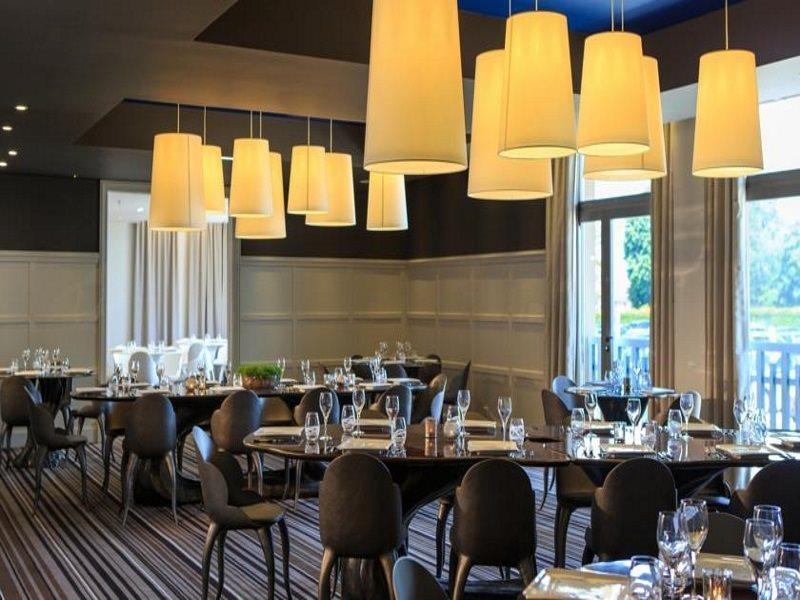 Renaissance Paris Hippodrome De St. Cloud Hotel Rueil-Malmaison Esterno foto