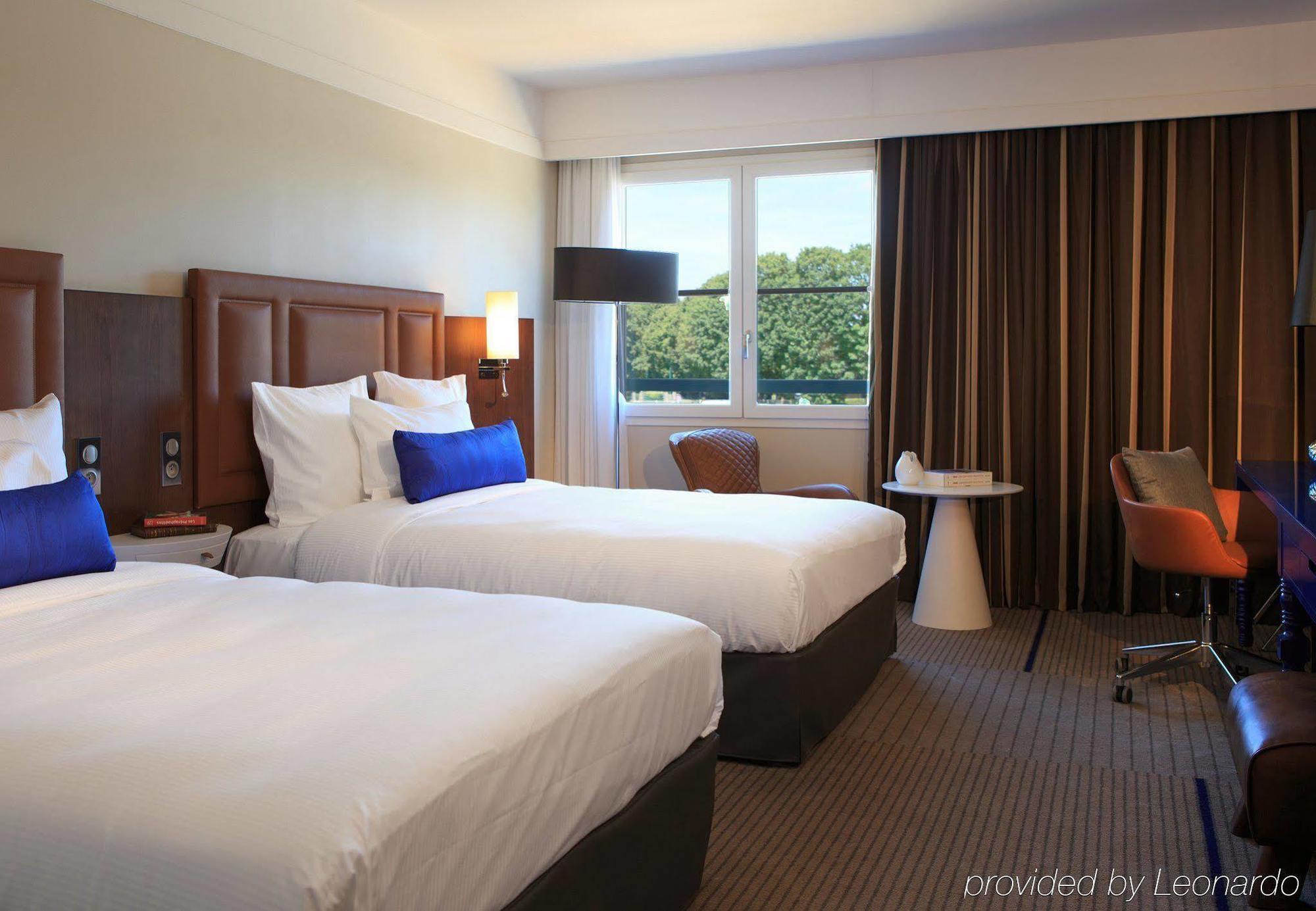 Renaissance Paris Hippodrome De St. Cloud Hotel Rueil-Malmaison Esterno foto