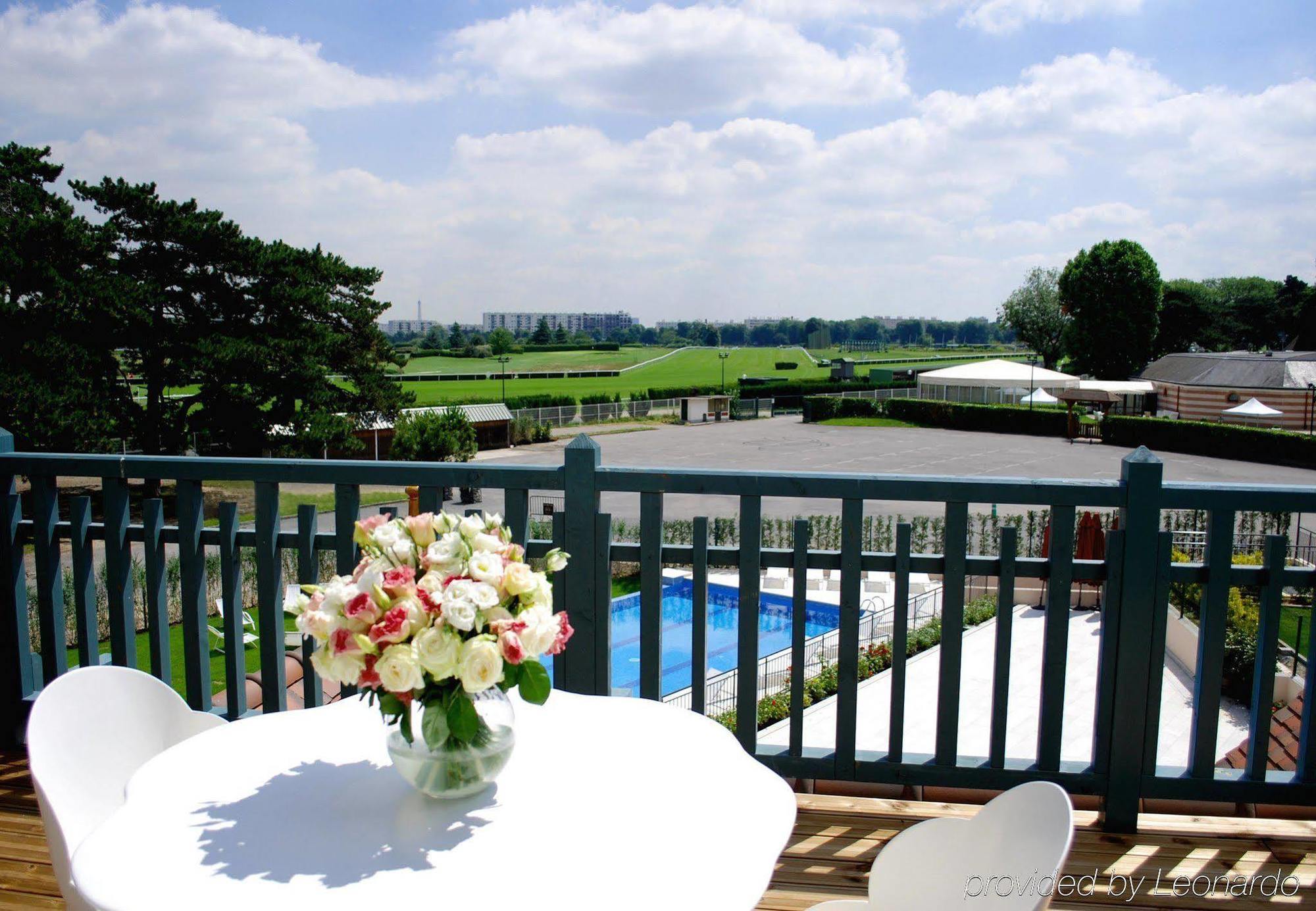 Renaissance Paris Hippodrome De St. Cloud Hotel Rueil-Malmaison Esterno foto