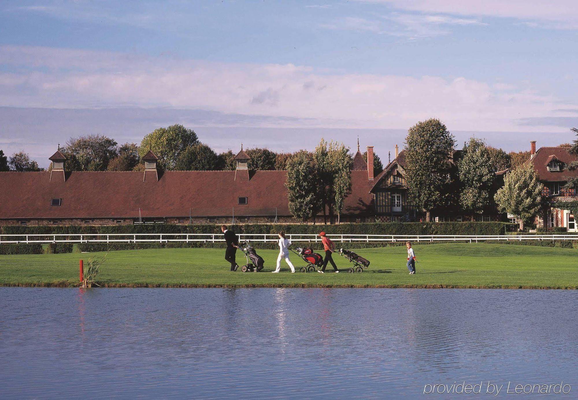 Renaissance Paris Hippodrome De St. Cloud Hotel Rueil-Malmaison Esterno foto