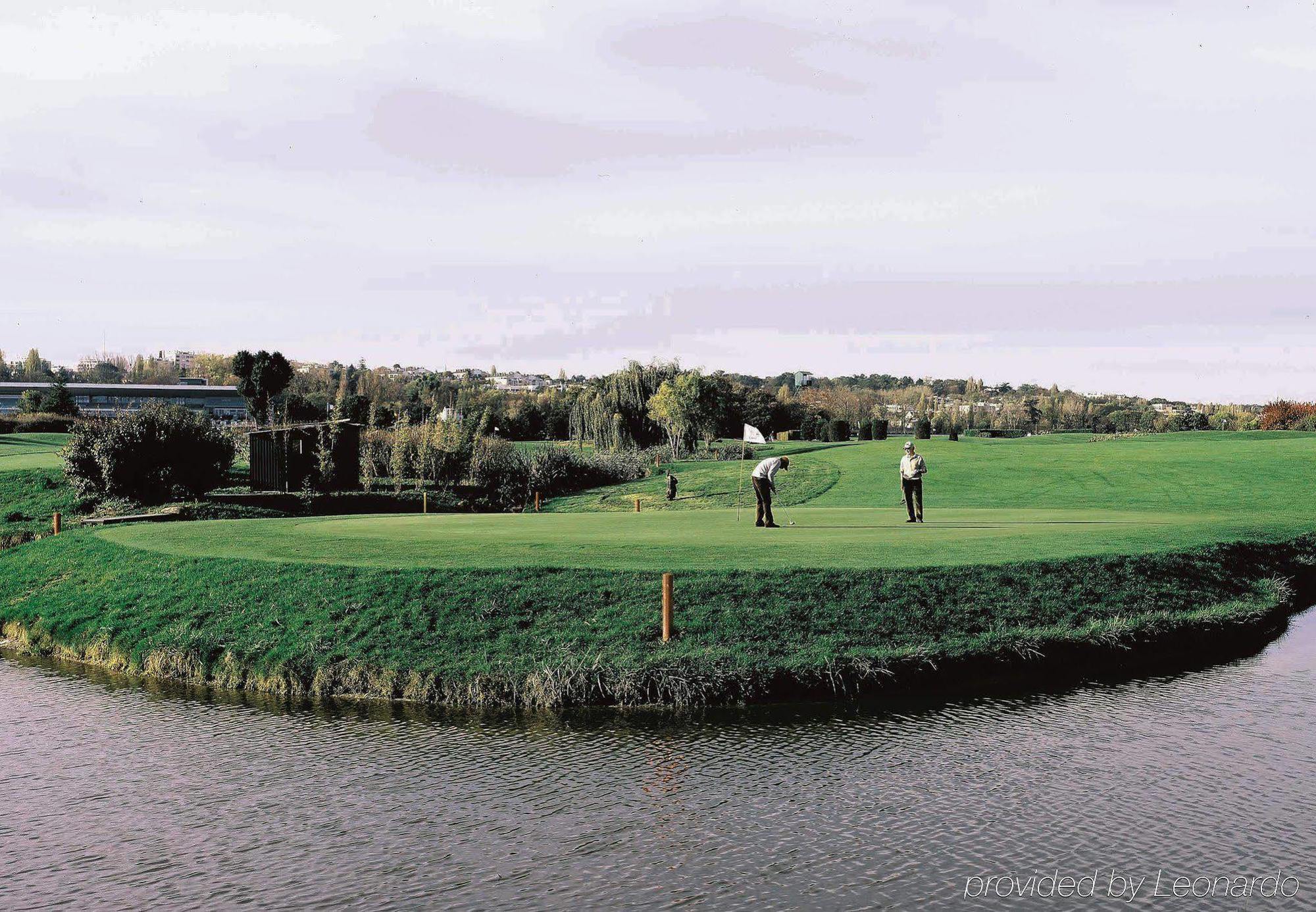 Renaissance Paris Hippodrome De St. Cloud Hotel Rueil-Malmaison Esterno foto